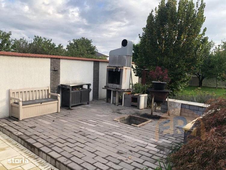 Casă cu 4 camere în Santăul Mic