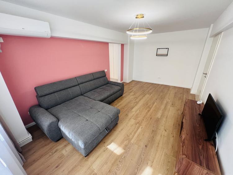 Apartament cu 2 camere semidecomandat, mobilat în Tei