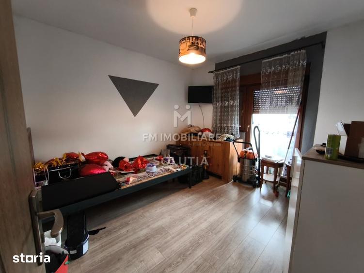 Casă cu 5 camere cu Teren 459 Mp în Recea