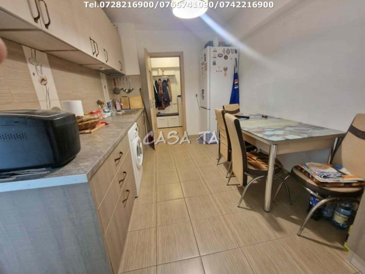 Apartament cu 4 camere decomandat în Central