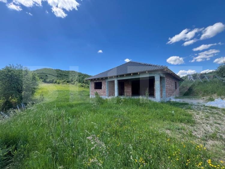 Casă individuală cu 4 camere cu Canalizare în Exterior Sud
