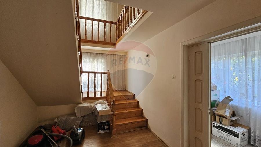 Casă cu 5 camere cu Teren 2078 Mp în Bogata