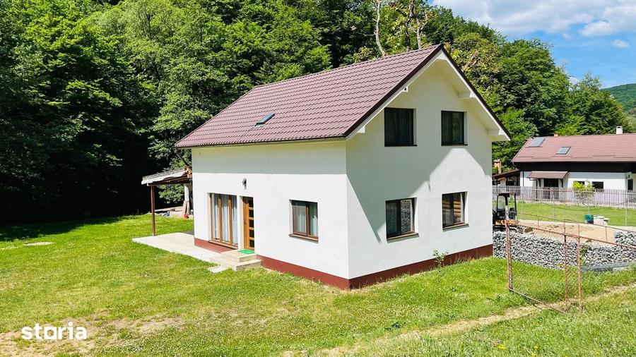 Casă cu 6 camere cu Teren 712 Mp în Central