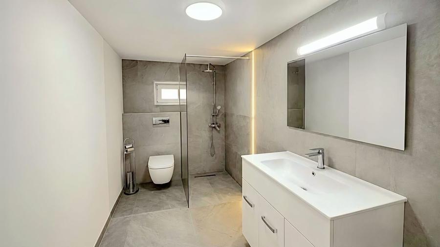 Casă individuală cu 4 camere cu Canalizare în Central