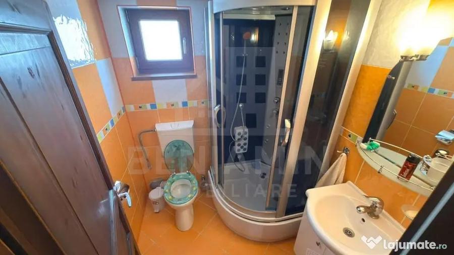 Casă cu 7 camere cu Teren 464 Mp în Cârcea