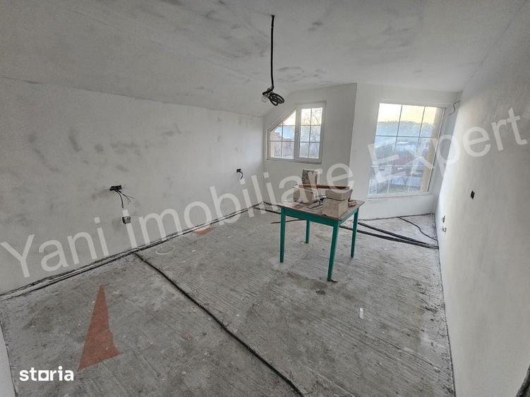 Casă cu 4 camere cu Teren 407 Mp în Țițești