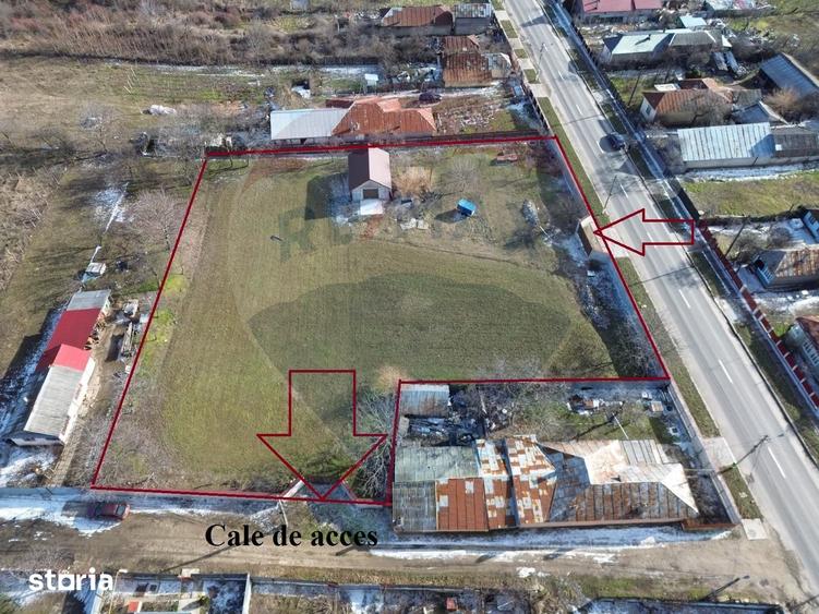 Teren de 3700 mp, în Central