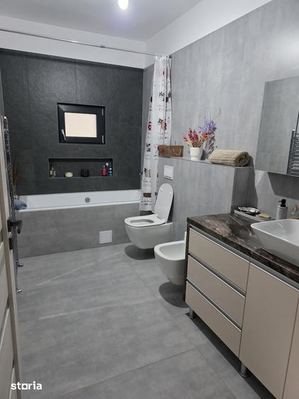 Casă cu 4 camere cu Canalizare în Unirea