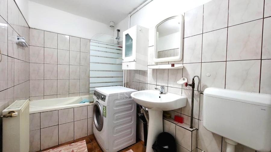 Casă individuală cu 4 camere cu Canalizare în Rahova