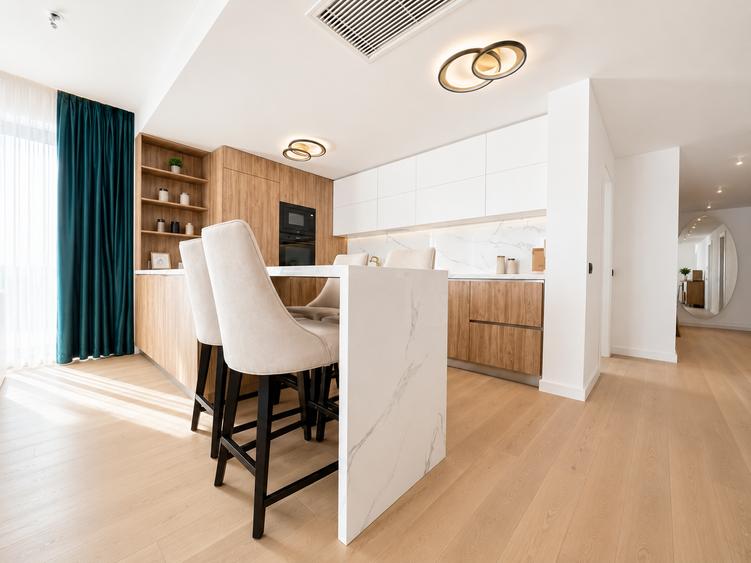 Apartament cu 4 camere semidecomandat în Herăstrău