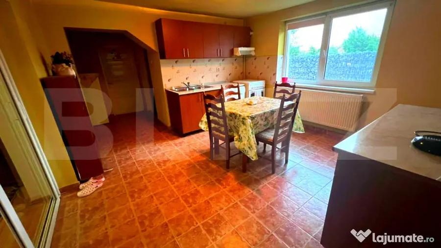Casă cu 5 camere cu Teren 250 Mp în Central