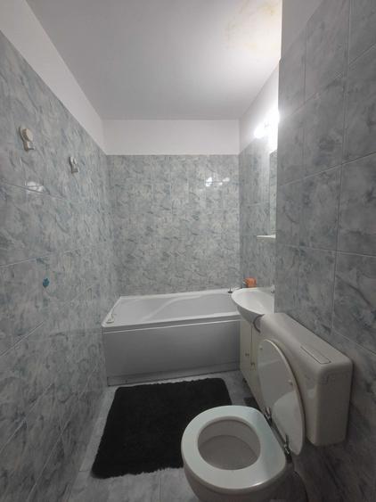 Garsonieră decomandată în Titan