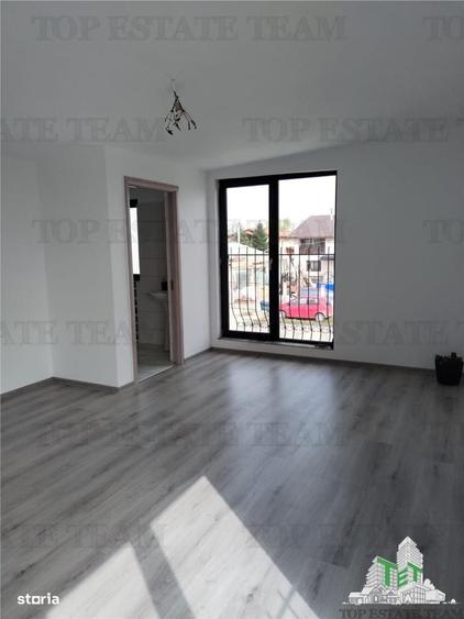 Casă cu 4 camere în Olteni