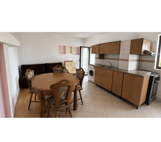 Apartament cu 4 camere decomandat în Mioriței