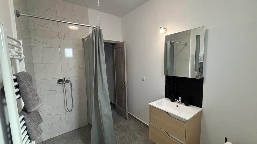 Duplex cu 5 camere cu Canalizare în Sud