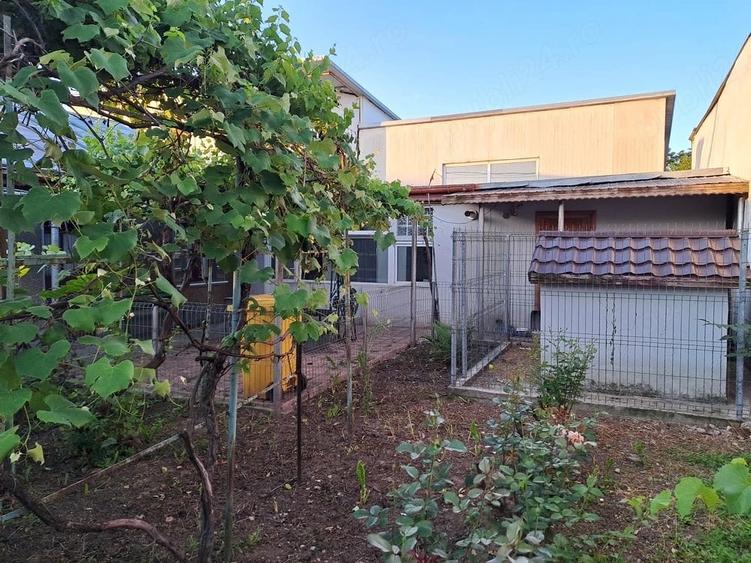 Casă cu Teren 200 Mp în Rahova