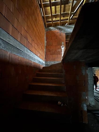 Casă individuală cu 7 camere cu Teren 301 Mp în George Enescu