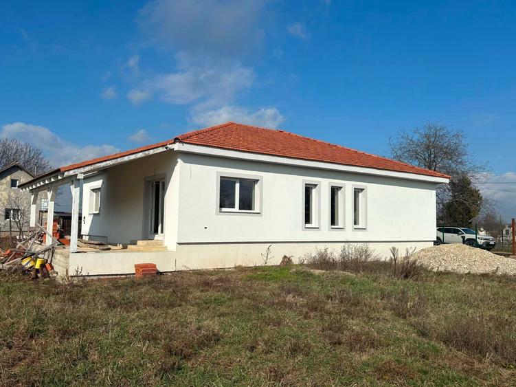 Casă cu 3 camere în Girișu de Criș
