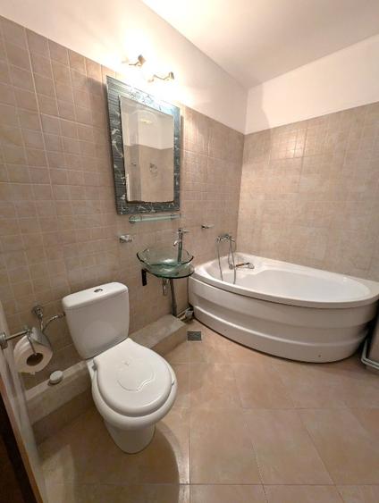 Apartament cu 4 camere decomandat în Gară