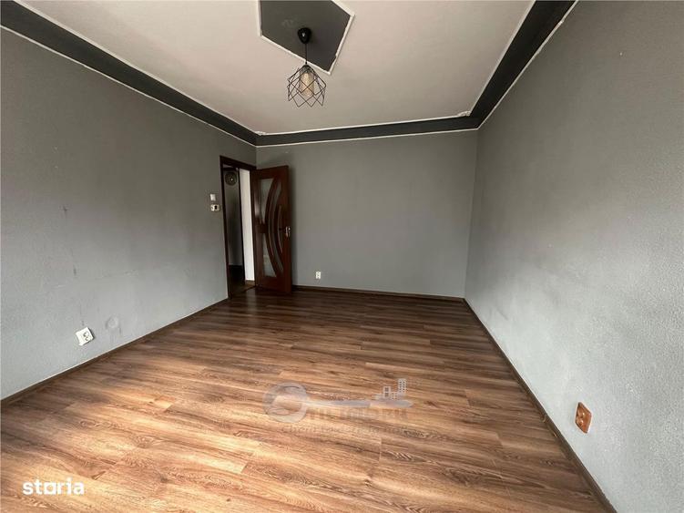 Apartament cu 2 camere decomandat în Podul de Fier