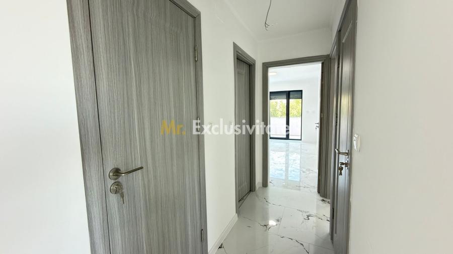 Apartament cu 3 camere semidecomandat în Sud-Vest