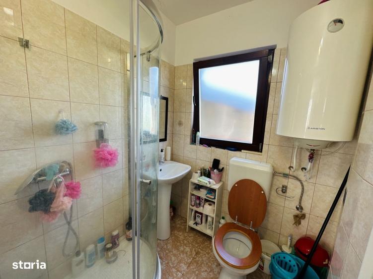 Casă cu 4 camere decomandat în Leș