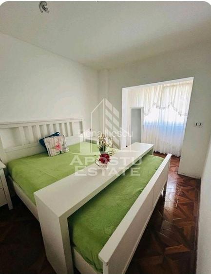 Apartament, 3 camere, centrala proprie, zona Lipovei