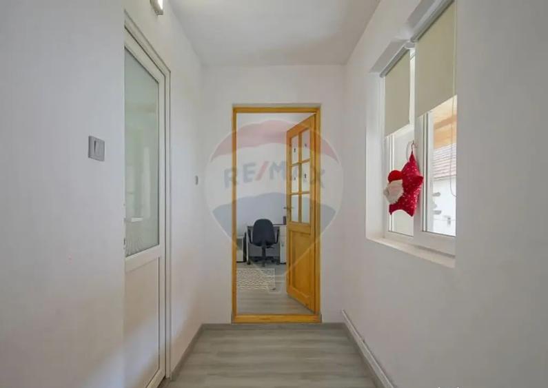 Casa spatioasa cu teren generos, in zona centrala a Sacel... - 15