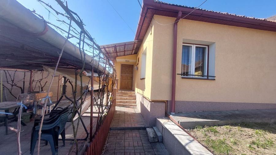 0 COMISION Casa zona Scolii Emil Isac, front la 2 strazi-Dambul Rotund - 1