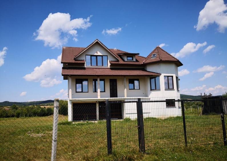 Casa P+1+M, 370 mp, teren 70 ari, Livezile, la 9 km de Bistri?a - 3