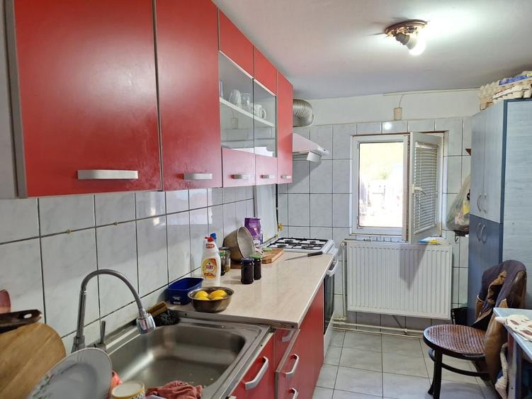 Frumusani, casa 6 camere 1000 mp teren DN4 2 centrale gaz 2 bucatarii - 1