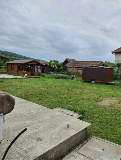 Casa de vanzare,Vand teren de 900m2 cu casa,din care160 m2 fundatie bază de beto - 11
