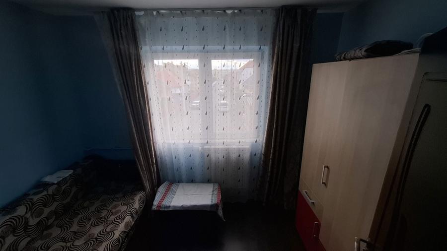 Inchirie garsoniera in Tractoru,langa piata. 1300 lei negociabil - 2