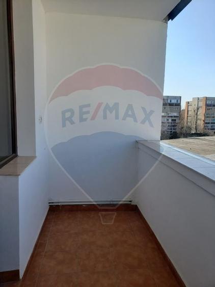 Apartament cu 3 camere in zona Polivalenta - 10