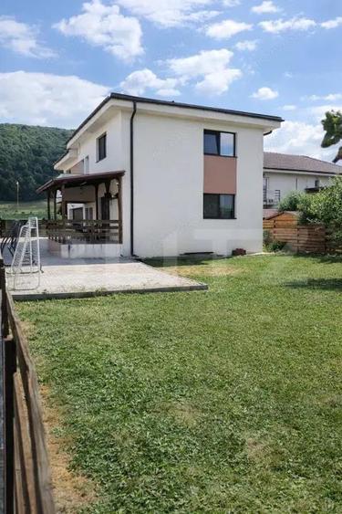 Casa individuala moderna cu panouri fotovoltaice, 600mp teren, 5 camere si garaj - 12