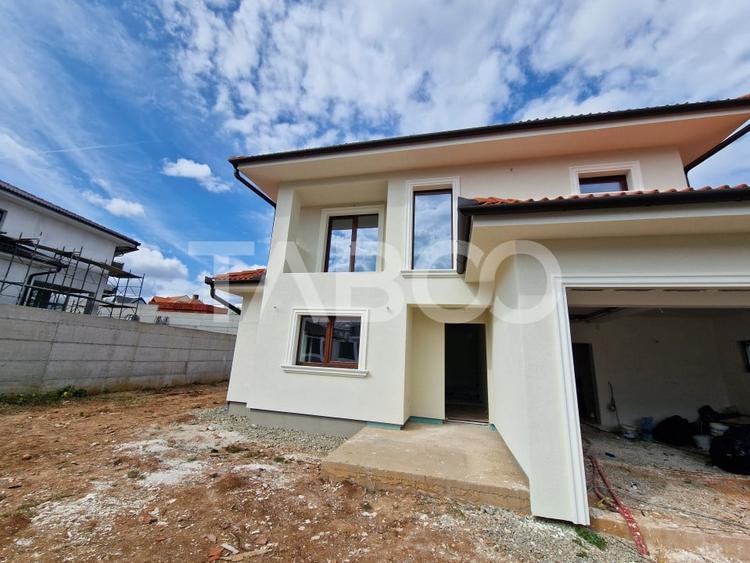 Casa individuala de vanzare cu teren, terasa, garaj si curte Selimbar - 3