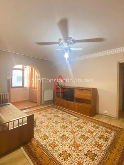 Apartament cu 3 camere, Semidecomandat, Alexandru cel Bun