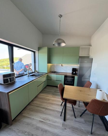 Apartament cu 3 camere, prima inchiriere, 80 mp, parcare, te - 9