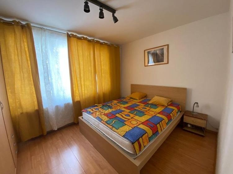 Ultracentral langa Hotel Radisson, Athenee Palas, cochet - 3