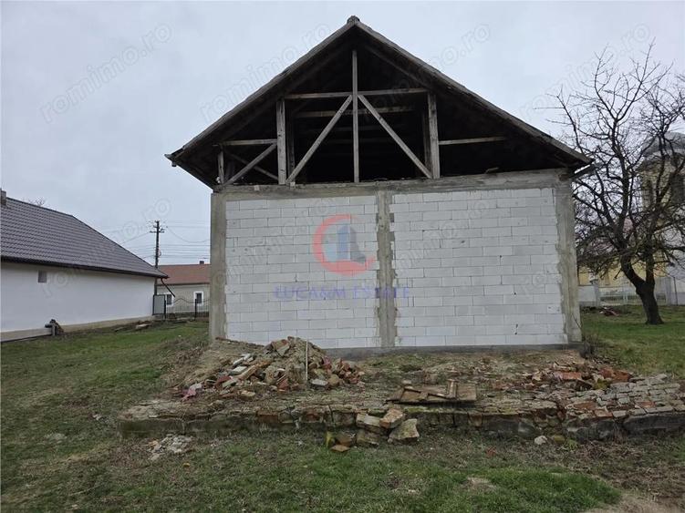 Proprietate cu poten #539;ial investi #539;ional #238;n Pischia 190 mp utili, teren 1000 mp - 4