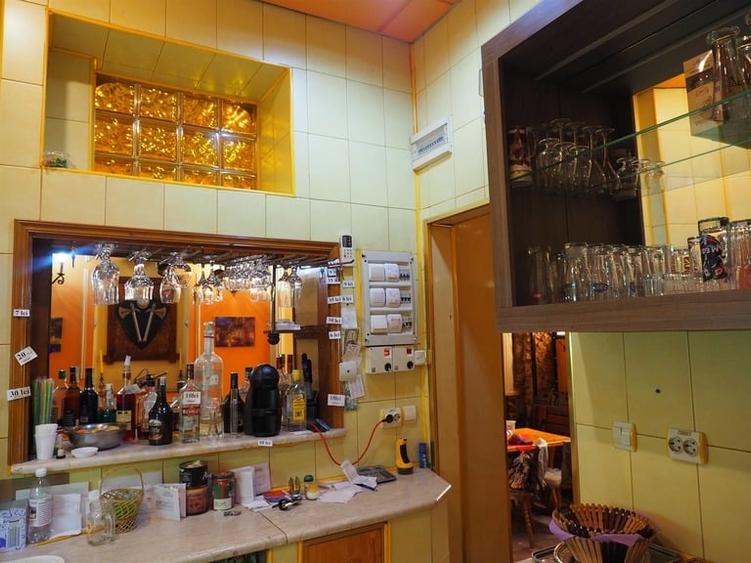 Propun spre vânzare un spațiu comercial excelent situat în zona Universitate - 6