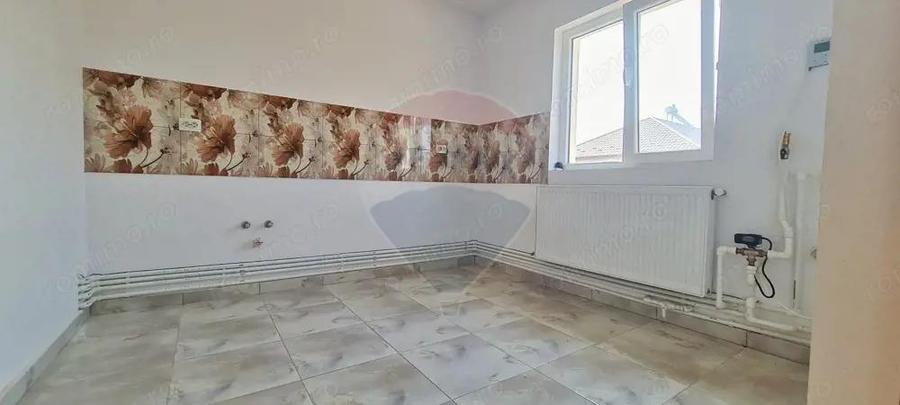 Casa noua in Ciorogarla - 3 dormitoare, living spa?ios - 1