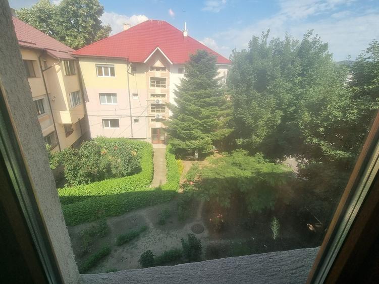 Apartament cu 3 camere decomandat în Exterior Vest