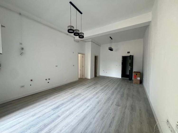 De vanzare Apartament cu 2 Camere  Strada Lombului  Parter - 1