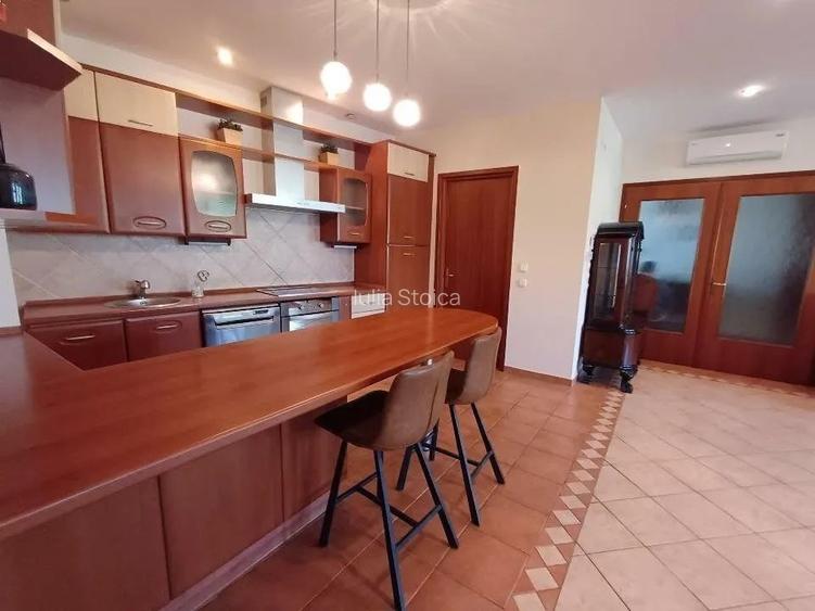 Apartament cu 4 camere decomandat, mobilat în Universitate Apartament cu 4 camere decomandat, mobilat în Universitate