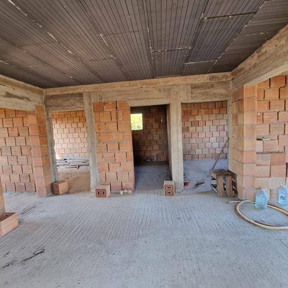 Se vinde casa la rosu, sat  Malaiesti jud. Prahova , pret 72000 euro negociabil - 11