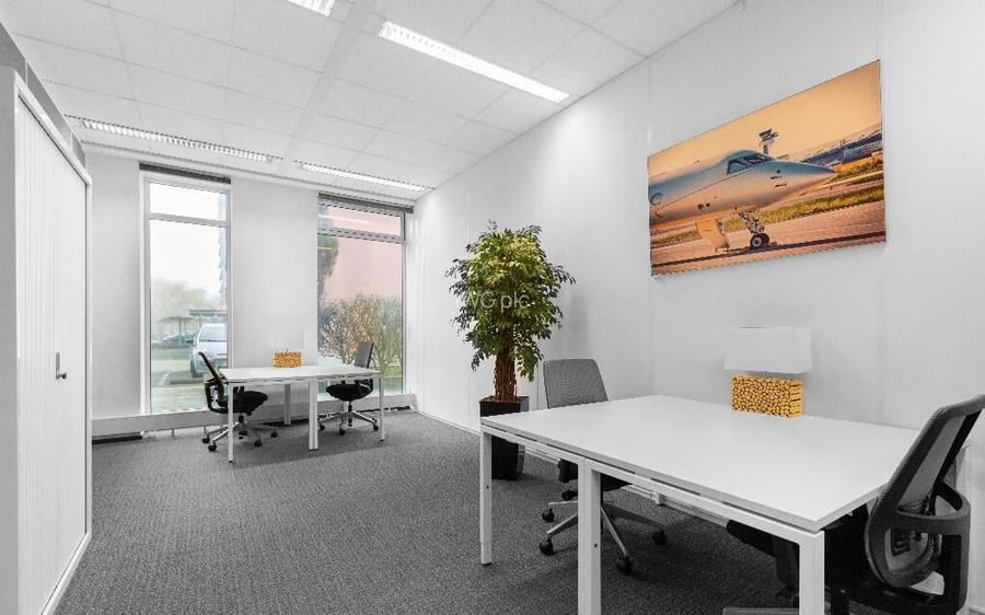 Birouri ce pot fi personalizate pentru 3 persoane in Spaces Campus 6