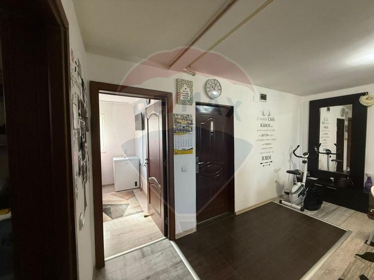 Apartament cu 3 camere de vânzare în zona Lapus - 9