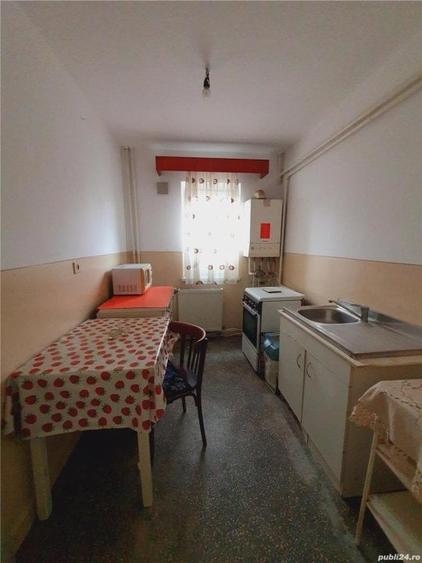 Apartament doua camere, decomandat, etaj unu, CT termopan, bloc anvelopat Zimbru - 4