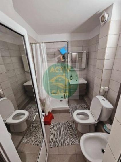 Apartament cu 3 camere decomandat în Roman - 3